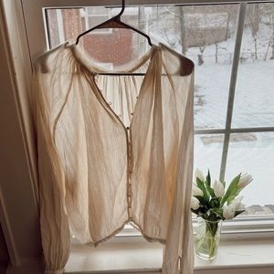 ❤️BOGO Free❤️ white flowy button blouse!